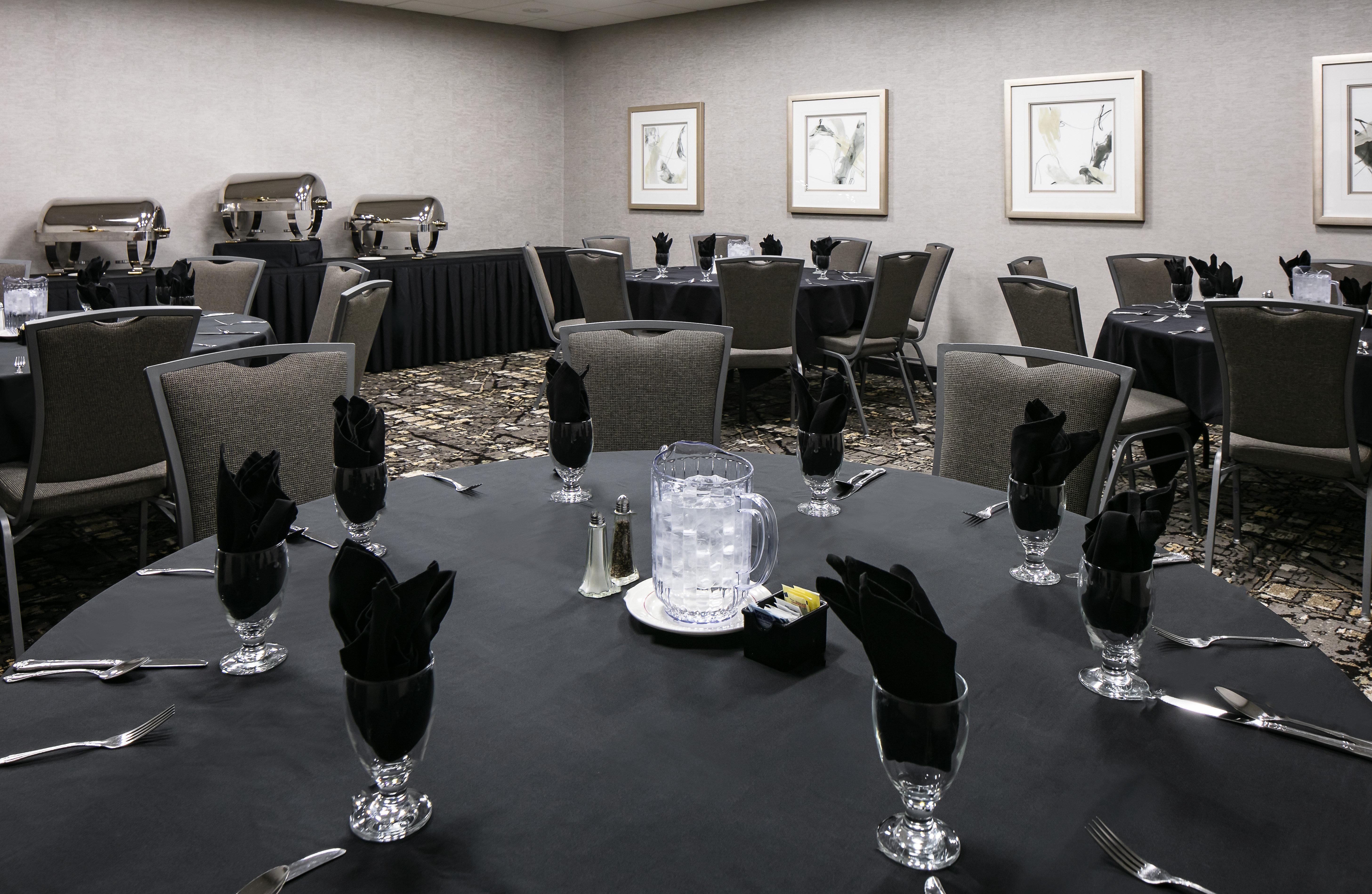Holiday Inn Hotel & Suites Des Moines-Northwest By Ihg Urbandale Екстериор снимка