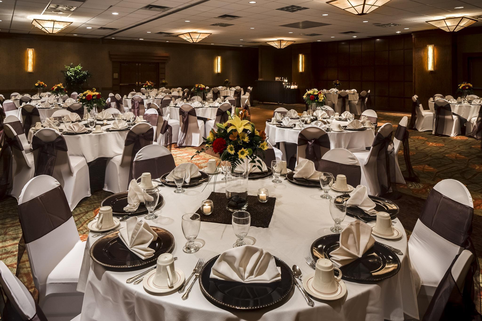 Holiday Inn Hotel & Suites Des Moines-Northwest By Ihg Urbandale Екстериор снимка