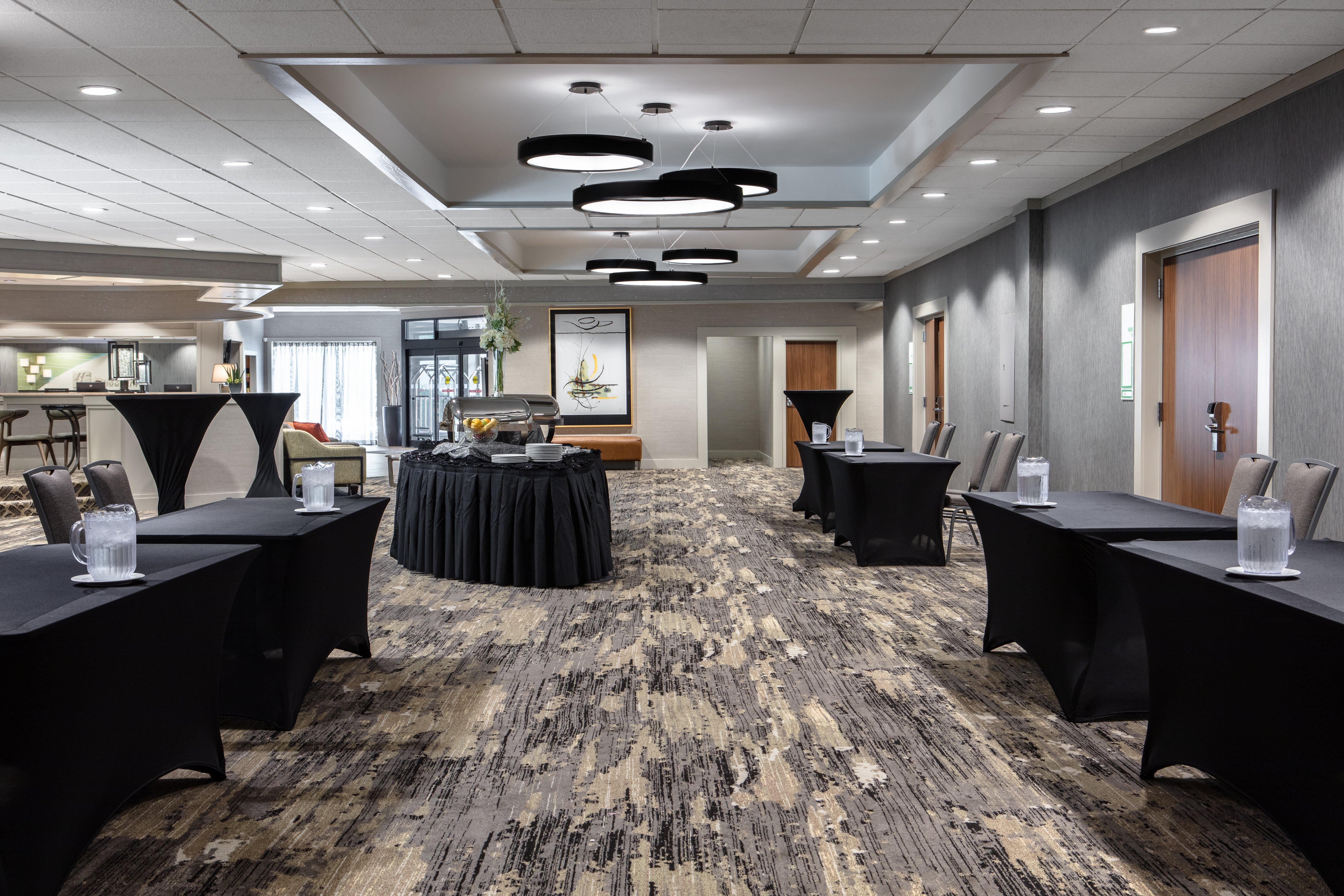 Holiday Inn Hotel & Suites Des Moines-Northwest By Ihg Urbandale Екстериор снимка