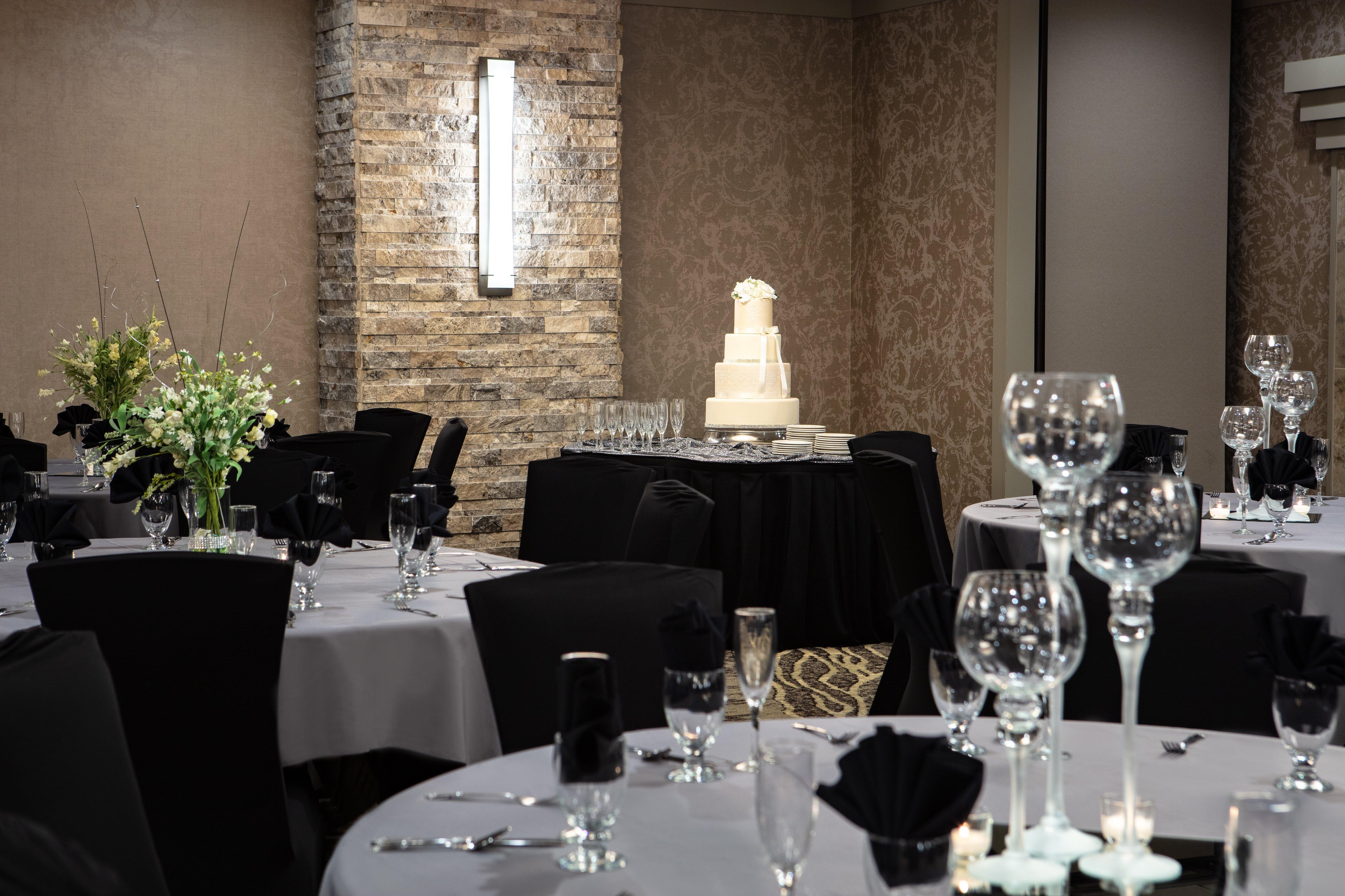 Holiday Inn Hotel & Suites Des Moines-Northwest By Ihg Urbandale Екстериор снимка
